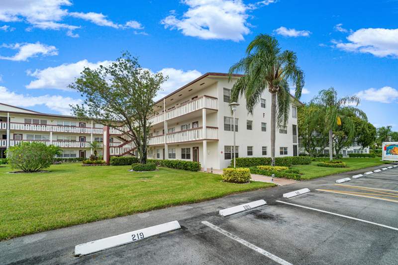 2 bedroom Condominium at 224 Fanshaw F, Fanshaw At Century Village Condo, Boca Raton — photo 2