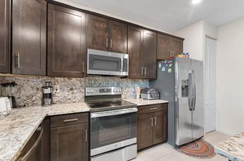 5295 Santa Maria Avenue, Boynton Beach FL - photo 13 of 45