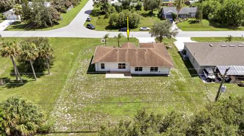 1049 SW Janette Avenue, Port St. Lucie FL - photo 10 of 20