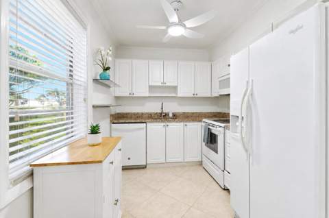 21 Flanders A, Delray Beach FL - photo 8 of 36