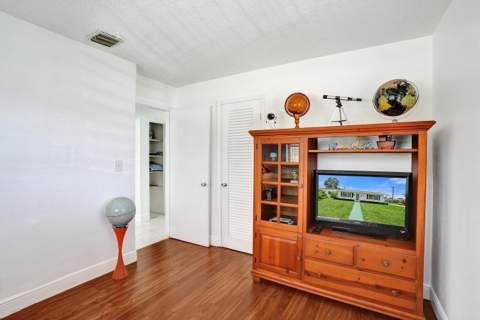 4900 NW 27 Terrace, Tamarac FL - photo 16 of 32