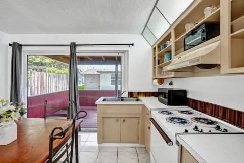 4900 NW 27 Terrace, Tamarac FL - photo 8 of 32