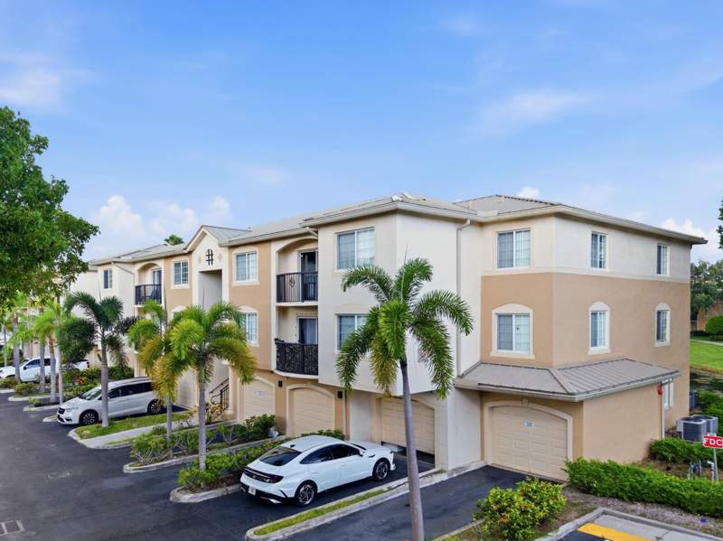 3 bedroom Condominium at 900 Crestwood Court #920, Grand View At Crestwood Condo, Royal Palm Beach — photo 2