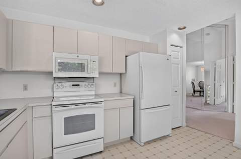 5751 Coach House Circle #E, Boca Raton FL - photo 8 of 38