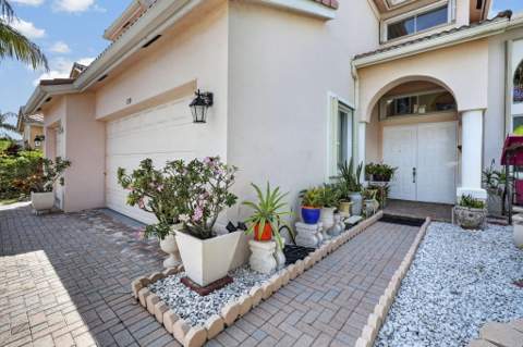 120 Isola Circle, Royal Palm Beach FL - photo 11 of 72