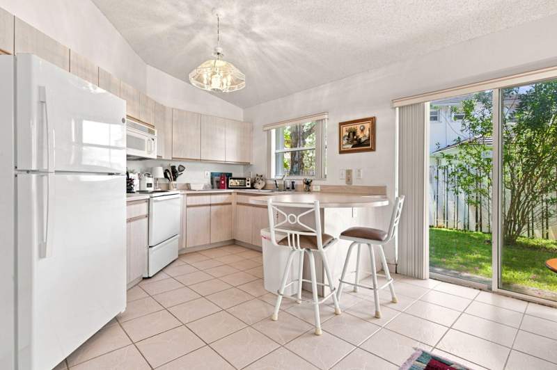 3 bedroom Single Family Residence at 7460 NW 1st Manor, Lakes Of Newport II, Plantation — photo 3
