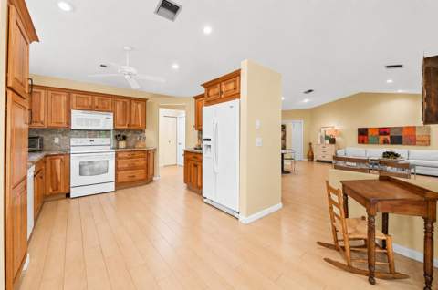701 NW 25th Avenue, Delray Beach FL - photo 11 of 52