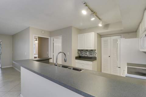 236 Village Boulevard #1106, Tequesta FL - photo 9 of 49