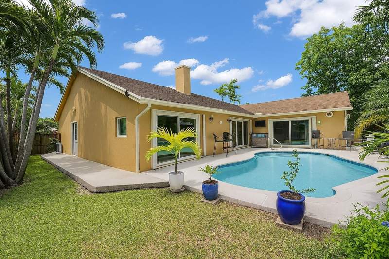 4 bedroom Single Family Residence at 9811 NW 53rd Court, West View Estates, Coral Springs — photo 4