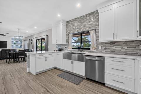 3725 Cypress Lake Drive, Lake Worth FL - photo 15 of 47