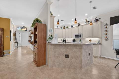 13064 Aliso Beach Drive, Delray Beach FL - photo 11 of 57