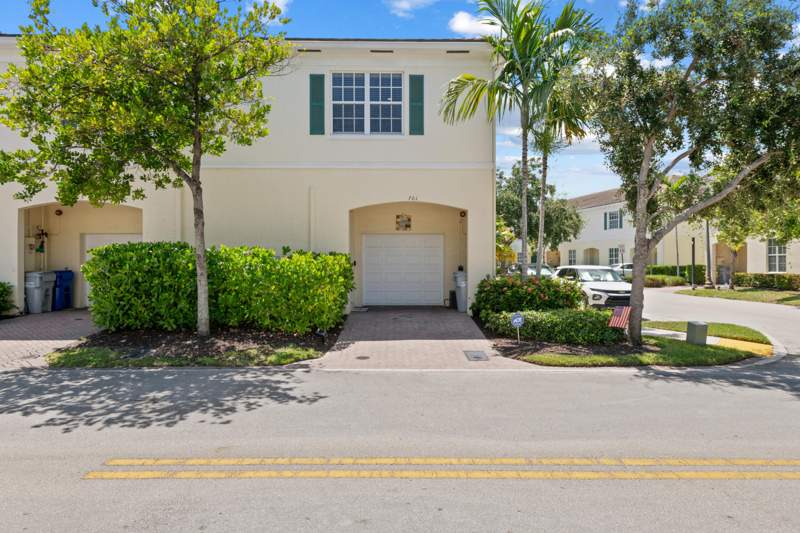 3 bedroom Townhouse at 701 SW 1st Terrace, Cypress Grove, Pompano Beach — photo 3