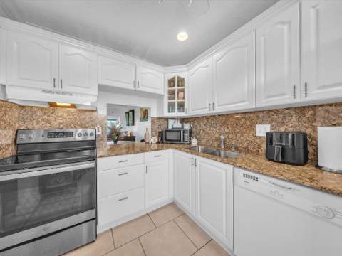 6051 NW 61st Avenue #310, Tamarac FL - photo 6 of 32