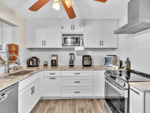 1907 SW 22nd Avenue, Boynton Beach FL - photo 15 of 63