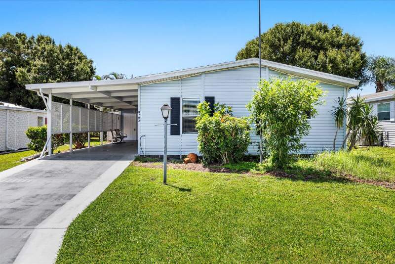 2 bedroom Manufactured Home at 3793 Satinwood Court, Savanna Club Plat III, Port St. Lucie — photo 2