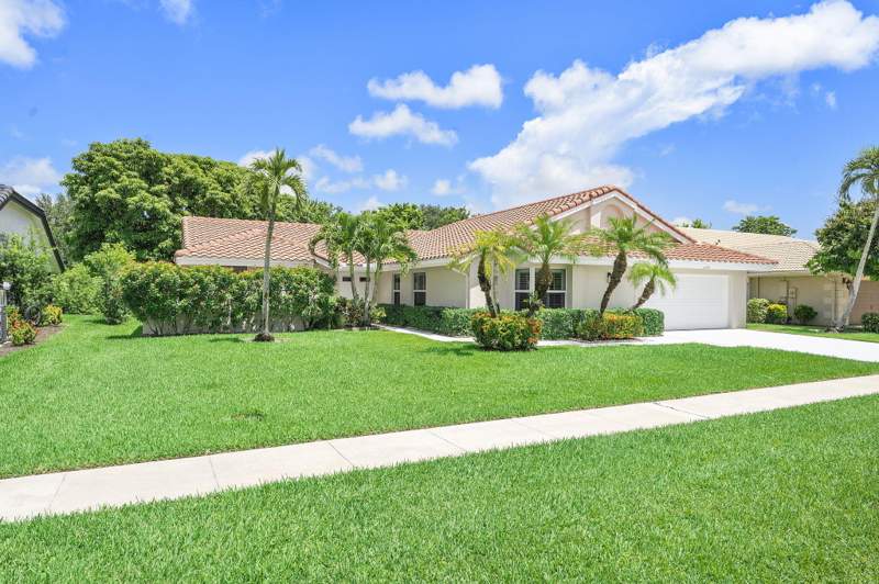 4 bedroom Single Family Residence at 11294 Island Lakes Lane, Island Lakes Sec 1 2, Boca Raton — photo 3