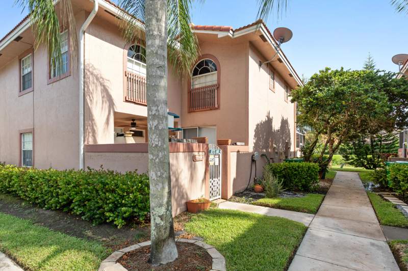 3 bedroom Townhouse at 11912 Royal Palm Boulevard, Coral Springs Country Club, Coral Springs — photo 2