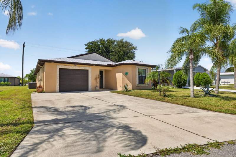 3 bedroom Single Family Residence at 79 Flores Del Norte, Spanish Lakes Country Club Village, Fort Pierce — photo 2