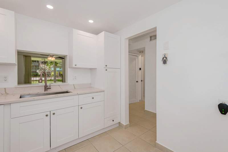 1 bedroom Condominium at 1000 NE 12th Avenue #104, Meadowbrook Condo Apts Bldg 7, Hallandale Beach — photo 3
