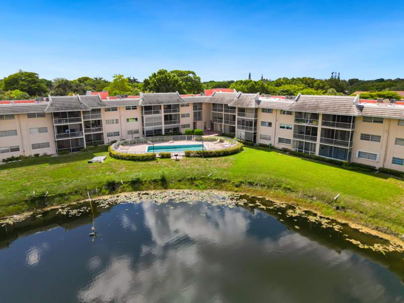 2 bedroom Condominium at 2850 Forest Hills Boulevard #211, Lake Forest, Coral Springs — photo 4