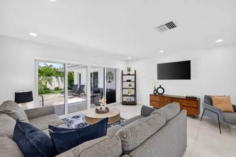 6351 NE 22nd Avenue, Fort Lauderdale FL - photo 8 of 63