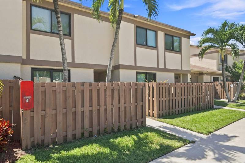 2 bedroom Townhouse at 2975 NW 106th Avenue #3, Country Squire Townhomes Condo 4, Sunrise — photo 2