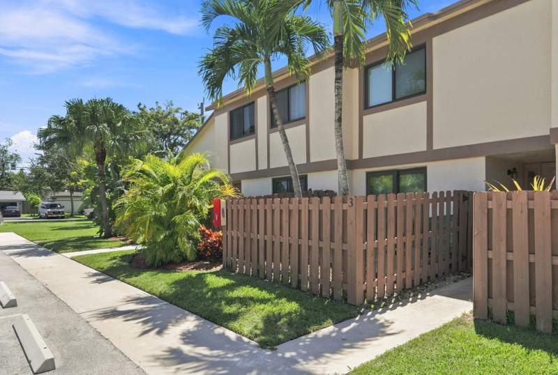 2 bedroom Townhouse at 2975 NW 106th Avenue #3, Country Squire Townhomes Condo 4, Sunrise — photo 3
