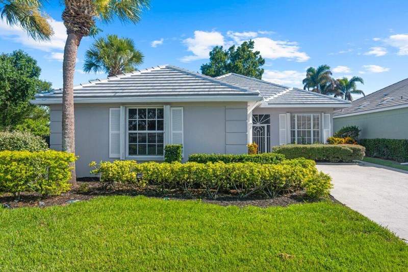 3 bedroom Single Family Residence at 323 NW Bentley Circle, Lakes At St Lucie West Plat No 22, Port St. Lucie — photo 2