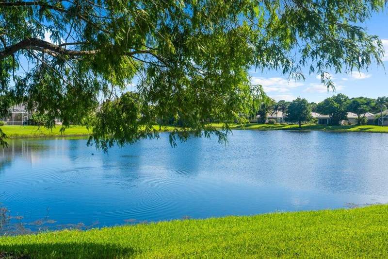 3 bedroom Single Family Residence at 323 NW Bentley Circle, Lakes At St Lucie West Plat No 22, Port St. Lucie — photo 4