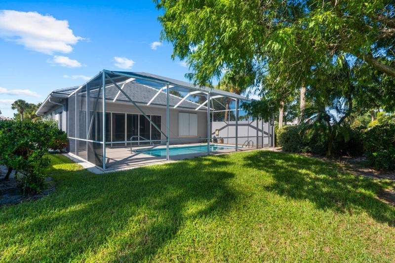 3 bedroom Single Family Residence at 323 NW Bentley Circle, Lakes At St Lucie West Plat No 22, Port St. Lucie — photo 5