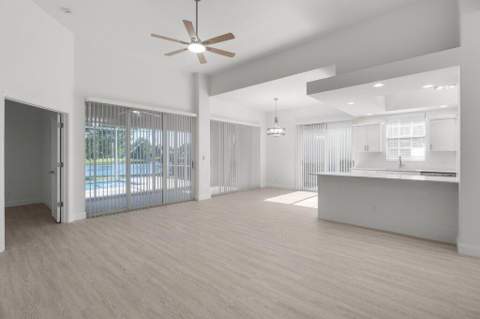 323 NW Bentley Circle, Port St. Lucie FL - photo 10 of 34