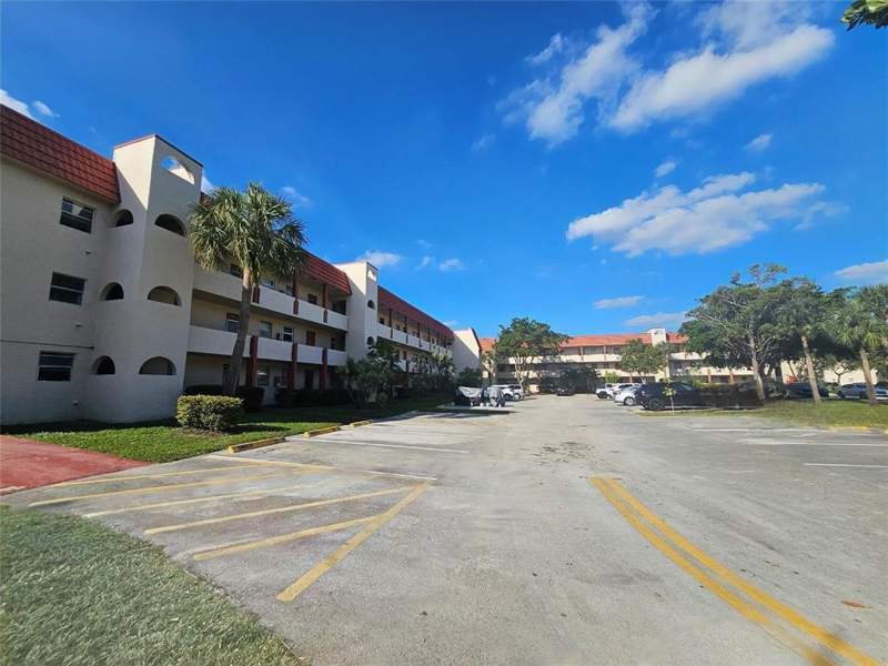 2 bedroom Condominium at 3051 Sunrise Lakes Drive #203, Sunrise Lakes, Sunrise — photo 2