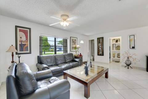 9235 Saddlecreek Drive, Boca Raton FL - photo 6 of 16