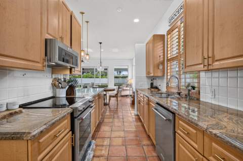 218 Hampton Court, Jupiter FL - photo 16 of 32
