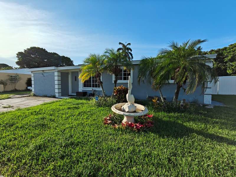 4 bedroom Single Family Residence at 324 Mid Pines Road, Palm Spgs Village 02, Palm Springs — photo 2