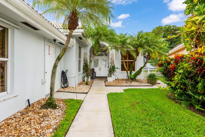 3 bedroom Single Family Residence at 218 Hampton Court, Hamptons At Maplewood, Jupiter — photo 3