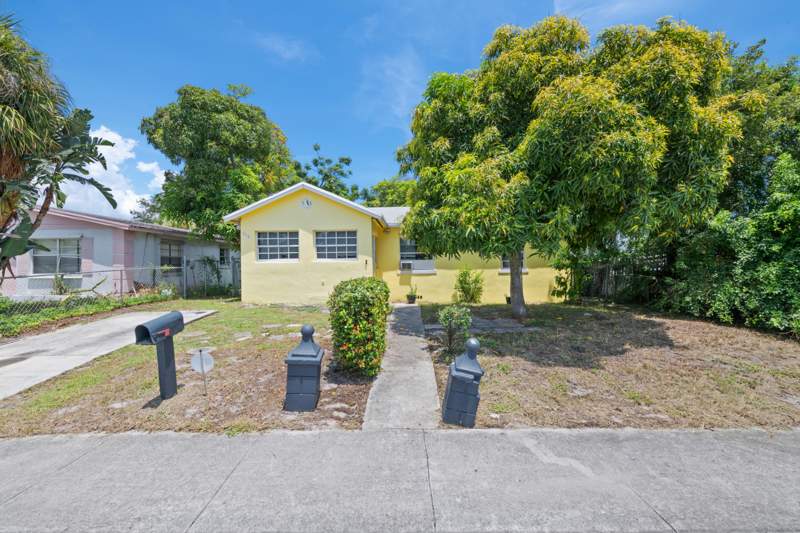 4 bedroom Single Family Residence at 616 W 5th Street, Riviera Beach Heights, Riviera Beach — photo 2