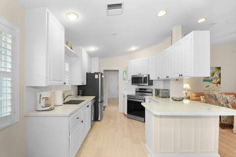 8557 SE Retreat Drive, Hobe Sound FL - photo 7 of 22
