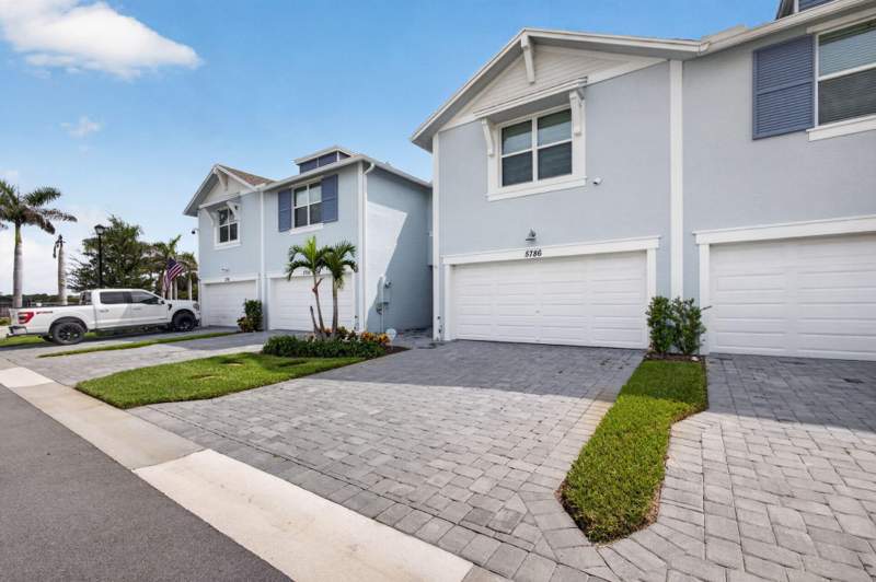 3 bedroom Townhouse at 5786 SE Edgewater Circle, Willoughby Townhomes Pud, Stuart — photo 2