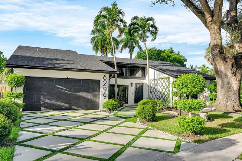 4 bedroom Single Family Residence at 6299 Hollandaire Drive, Amberwoods Of Boca 1st Add, Boca Raton — photo 2
