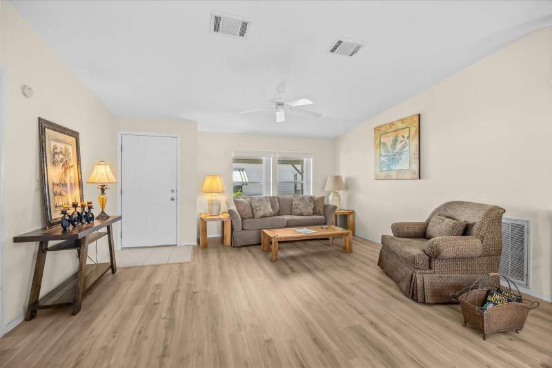 3 bedroom Manufactured Home at 3733 Pendula Circle, The Preserve At Savanna Club, Port St. Lucie — photo 4