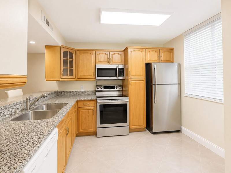 2 bedroom Condominium at 3516 Whitehall Drive #105, Whitehall Condo Of The La, West Palm Beach — photo 2