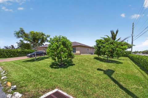 1016 Cheryl Road, Haverhill FL - photo 7 of 68