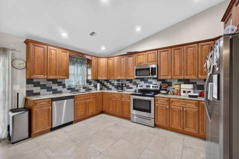 1016 Cheryl Road, Haverhill FL - photo 22 of 68