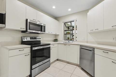 5136 Floria Drive #H, Boynton Beach FL - photo 10 of 37