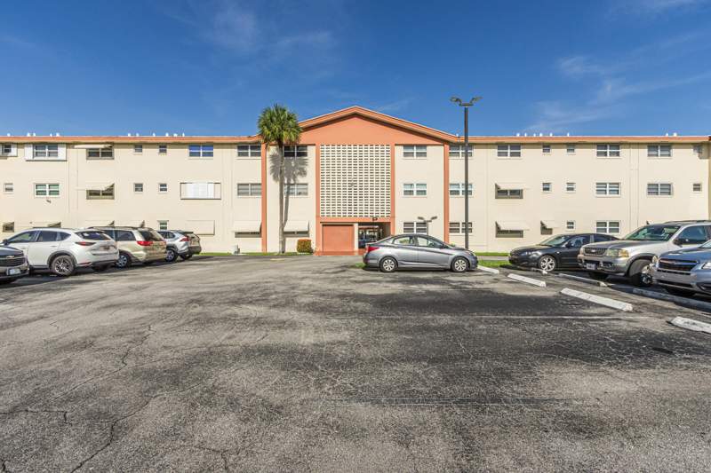 2 bedroom Condominium at 5300 Washington Street #P131, Beverly Hills Condo Number Nine, Hollywood — photo 4
