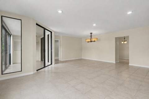 5136 Floria Drive #H, Boynton Beach FL - photo 7 of 37