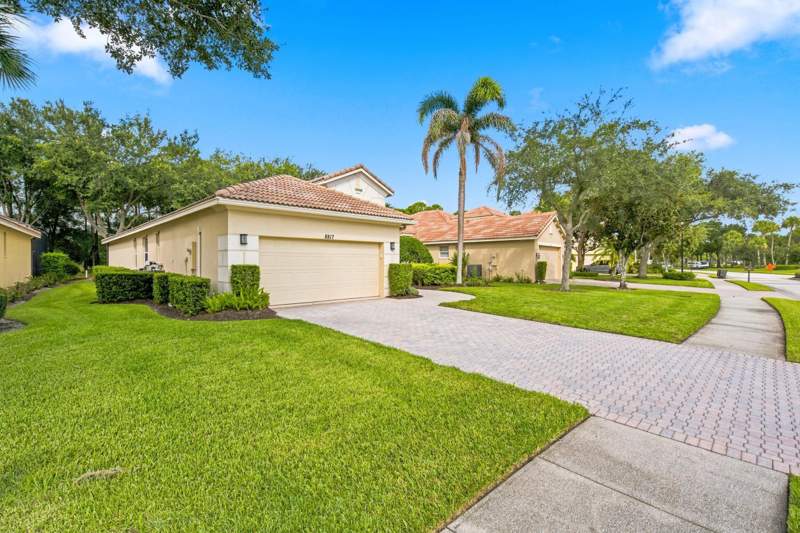 3 bedroom Single Family Residence at 8817 Champions Way, Lakes At PGA Village, Port St. Lucie — photo 4