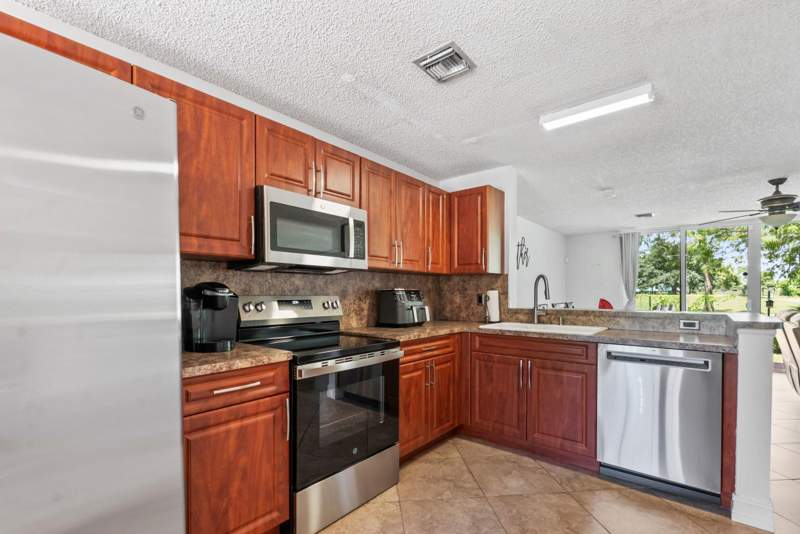 3 bedroom Townhouse at 7127 Woodmont Way #7127, Cypress At Woodmont III, Tamarac — photo 4