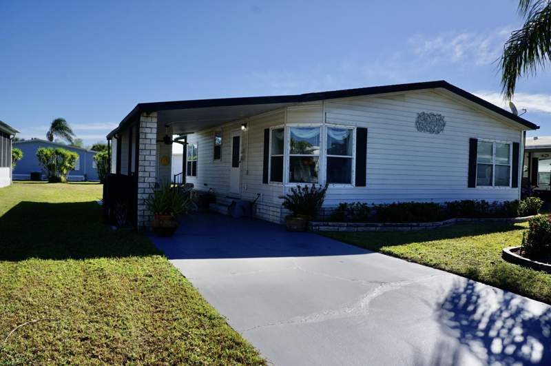 2 bedroom Manufactured Home at 14333 Azucena Court, Spanish Lakes Fairways, Fort Pierce — photo 2